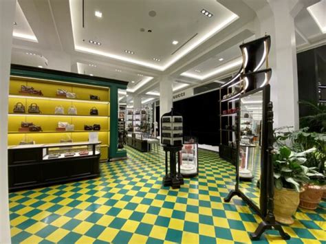 holt renfrew gucci montreal